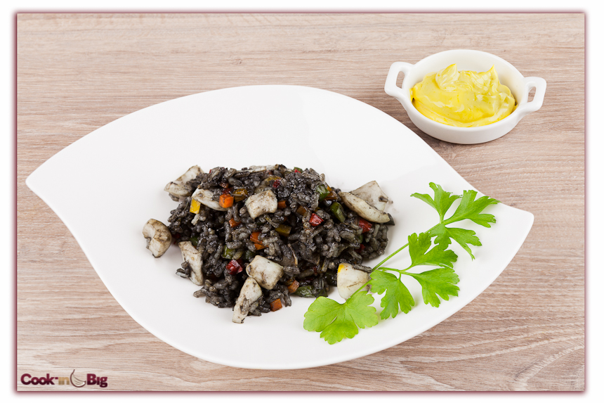 Arroz Negro Cook' In Big