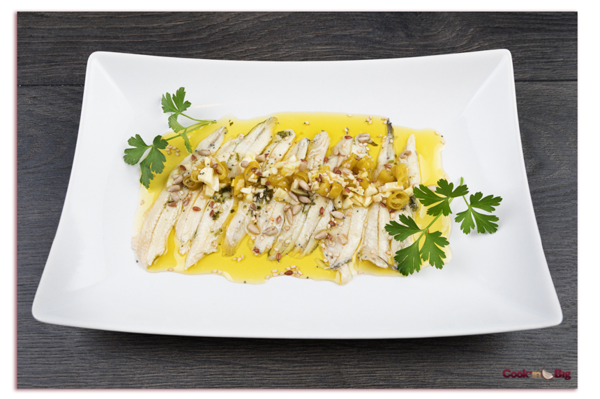 Boquerones en Vinagre con Semillas y Ajo Castaño