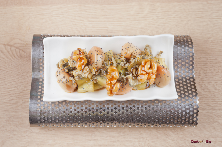 Emplatado final - Ensalada de Pepino Marinado con Ajo confitado