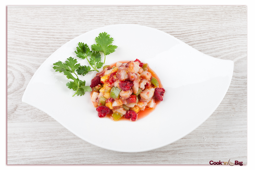 Ensalada de Pulpo con Mango y Ajo Morado.
