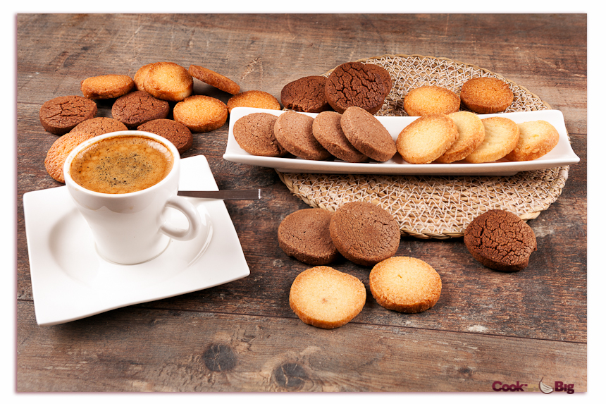 Galletas de Mantequilla con Ajo Morado y Cacao Amargo.
