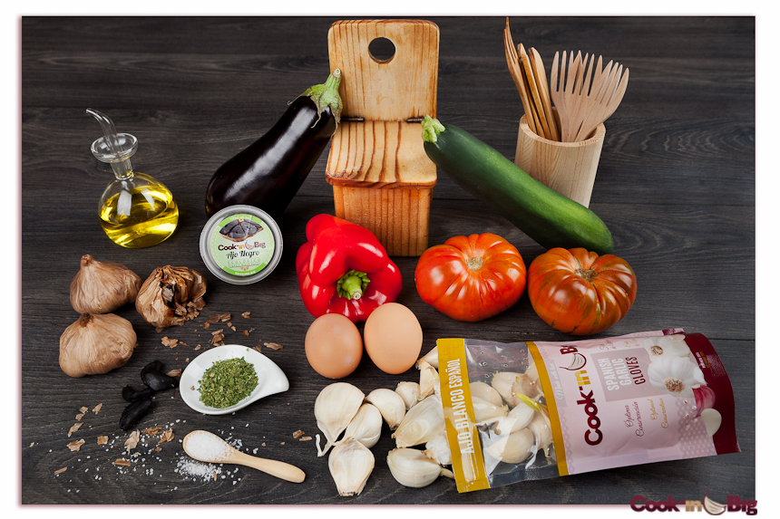 Ingredientes Pisto con Ajo Negro y Blanco con Huevo Frito.