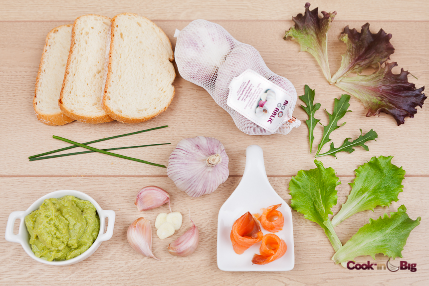 Ingredientes Tostas de Ajo con Salmón y Aguacate