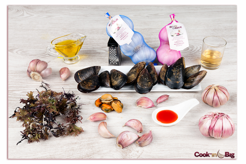 Mejillones en Escabeche con Ensalada de Algas y Ajo Morado
