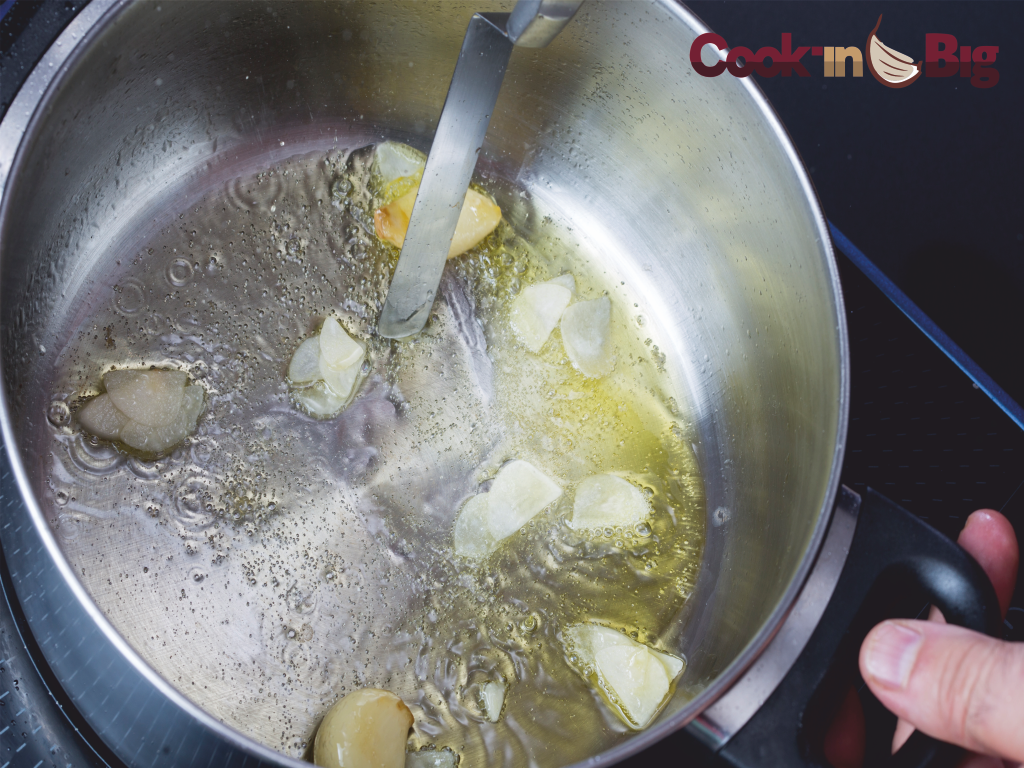 Paso 4 Receta Lomo de Bacalao confitado con Ajo