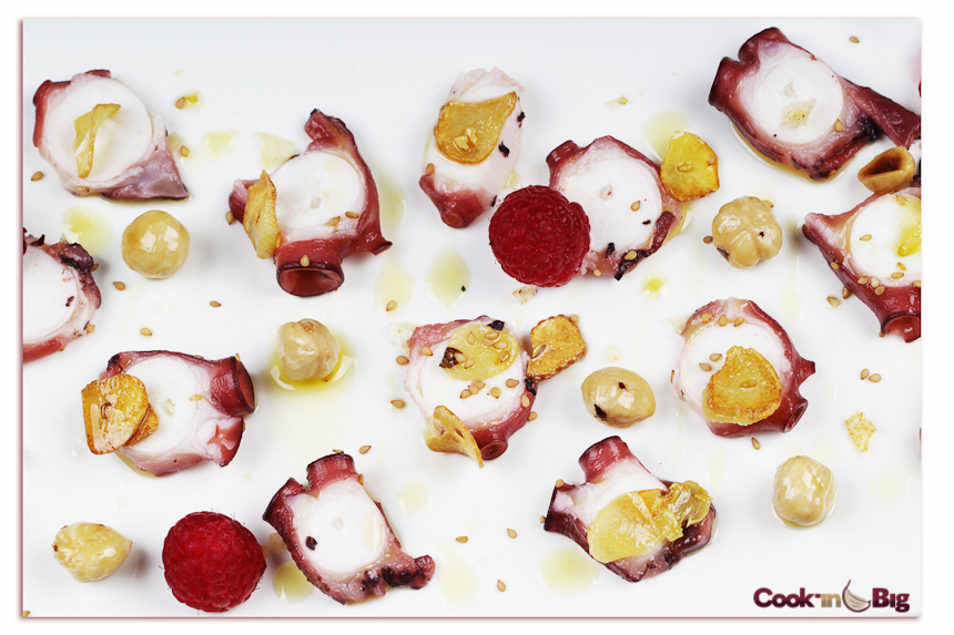 Pulpo con Frambuesas, Avellanas Salteadas y Ajo Blanco.