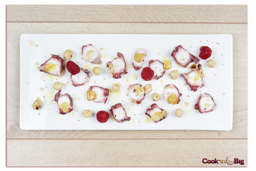 Pulpo con Frambuesas, Avellanas Salteadas y Ajo Blanco.