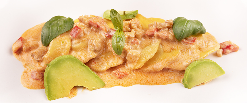 Ravioli con Crema de Ajo Castaño y Aguacate