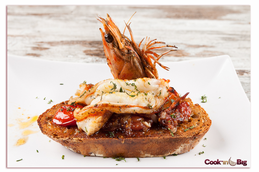 Tosta de Langostino y Ajo Spring Violeta