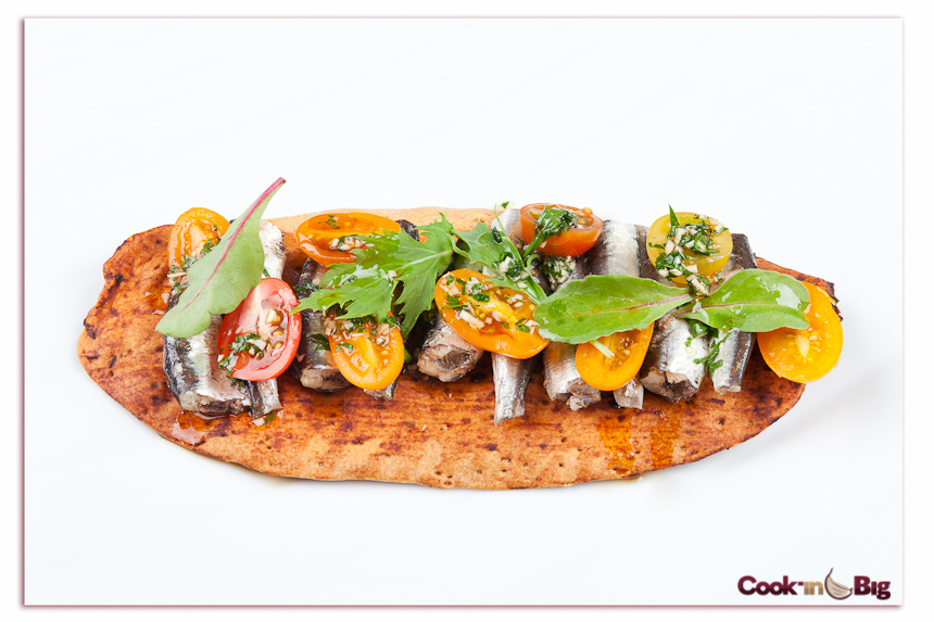 Tosta de Sardinillas con Ajo Morado