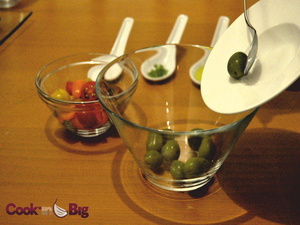 Vamos añadiendo los ingredientes en un bol grande